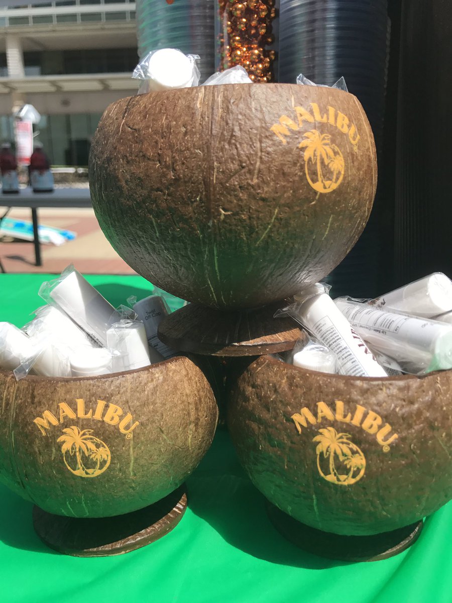 DTAllentown's tweet photo. Servin up mixed drinks this year featuring Absolute and Malibu! See you 12-10 for #BluesBrewsBBQ2017 in #downtownallentown https://t.co/xlsadYurzm