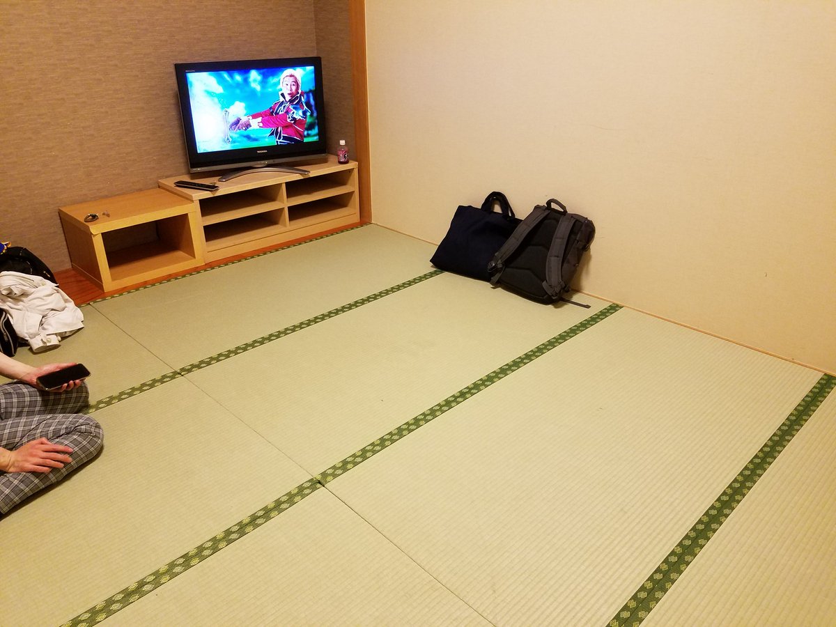 Trd Sur Twitter 今晩の宿 乃木坂のライブでよく来たガイシホール横のスーパー銭湯の宿泊施設 完全個室予約の筈が ちょっと手違いでこんな感じの蒲団もなーんにもない畳の空間に大輔さんと雑魚寝することに 明日も頑張るぞー T Co