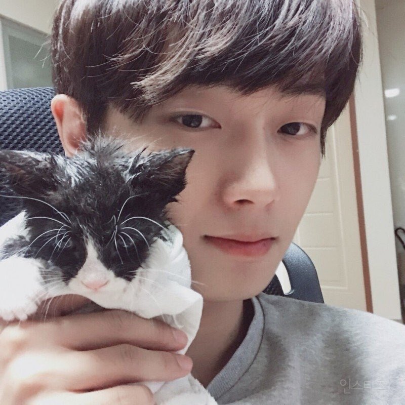 Dragonfruit_32's tweet photo. [RT 추첨 나주곰탕]
춘엔터테인먼트<김용국>연습생을 응원해주신 여러분, 그리고 앞으로도 계속 응원해주실 여러분들께 작지만 배부른 선물 드리고 싶어 이벤트 엽니다🤗🤗 
용국이가 좋아하는 곰탕 10팩 보내드릴게요🥘🥘
당발👉🏼 6/14!!
#김용국 #춘즈 https://t.co/Uqoaxkff5v