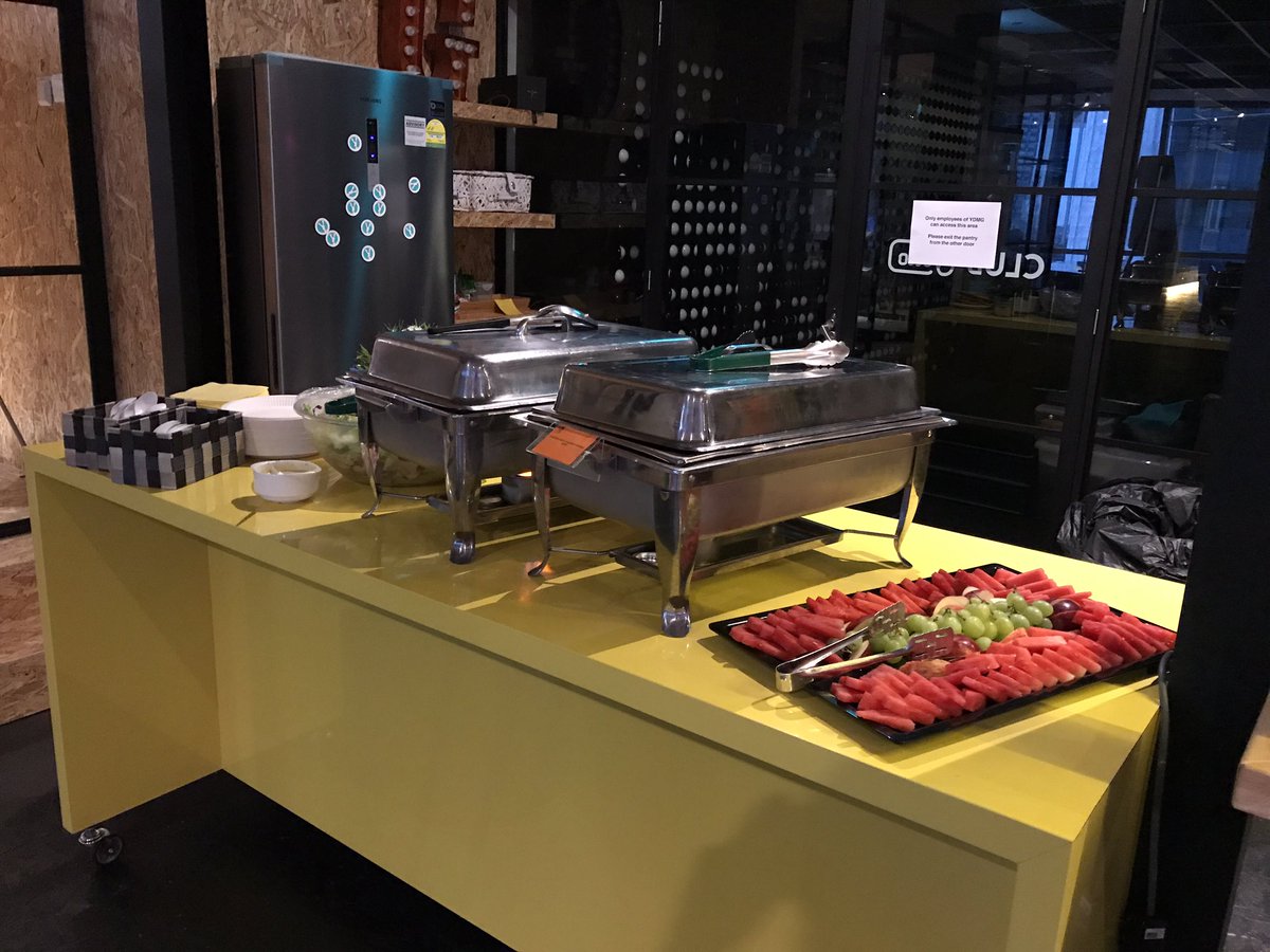 BotbotAi's tweet photo. Dinner time! #botbotai #InternationalHackathon https://t.co/VZ04F9qa5A