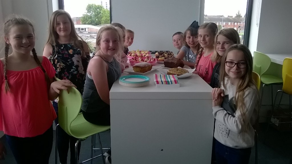 DeePointPrimary's tweet image. Our tour guides are ready and waiting, #willworkforcake
