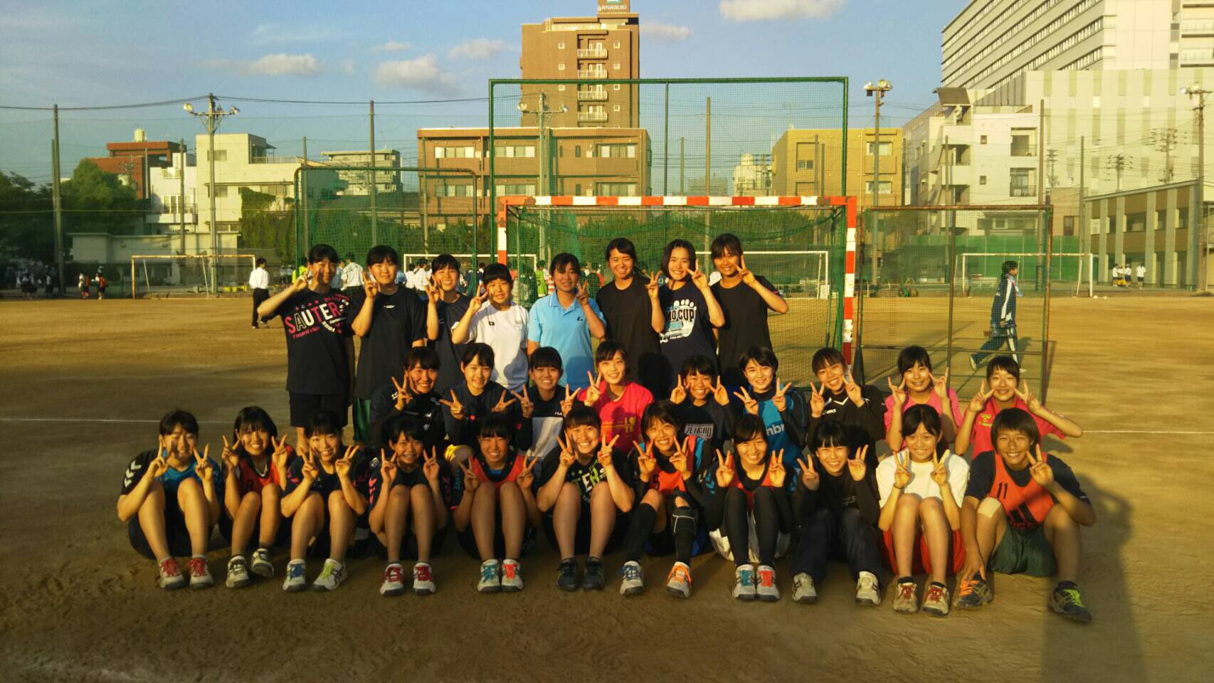 Twitter এ 部活入りたいな 部活辞めたいな これ見てハンドやりたいなって思った南高1年女子っ ハンド部1年は絶賛募集中 1年生は全員初心者 私はプレーヤーやけど マネージャーも募集です プレーヤーは当たり前 先輩は優しくて超絶かっこいい