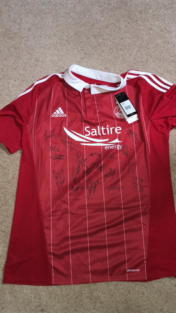 justcoastinguk's tweet photo. A big thank you to @DiversHill of @AberdeenFC for the signed top, which will be auctioned off at our link teachers cancer research night! https://t.co/9n1LW7b2rC