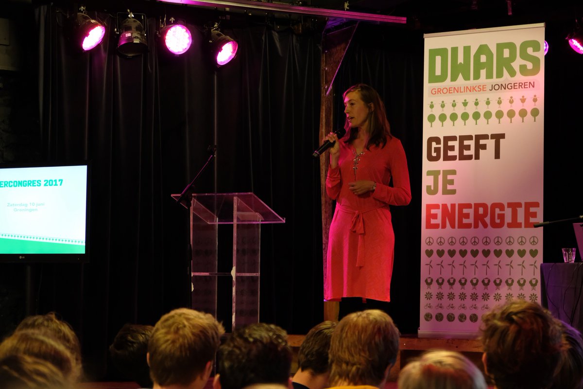 GL-Kamerlid @CorinneEllemeet vertelt over de gevolgen van de bezuinigingen met de botte bijl in de cultuursector bij het #DWARScongres.