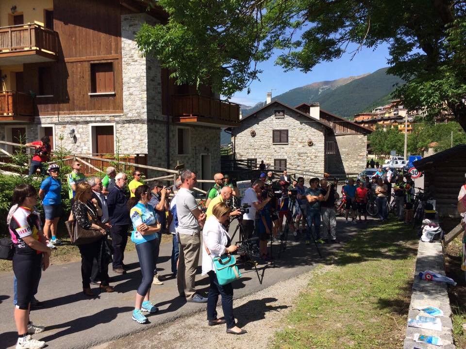 ParcoAdamello's tweet photo. Inaugurato a Vione il nuovo tratto di #CicloviadellOglio tra Vezza e Capo di Ponte e un monumento a #KarlDrais inventore della #bicicletta https://t.co/SnZJc9gQ9F