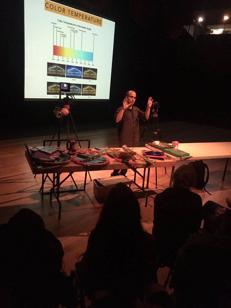 SmiffyDeTeacher's tweet photo. Learning how to do #lightpainting with Marcio Conrado Cunha, who makes his own light brushes! #STEAM workshop #msrocks #gradedms @GradedBR https://t.co/V8XGYYh4sD