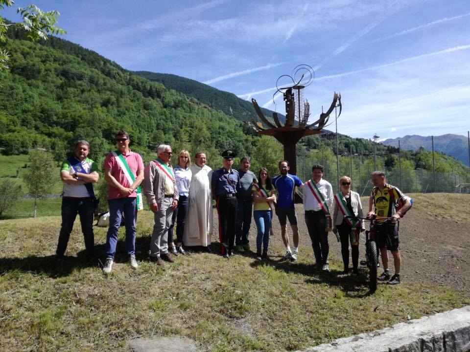 ParcoAdamello's tweet photo. Inaugurato a Vione il nuovo tratto di #CicloviadellOglio tra Vezza e Capo di Ponte e un monumento a #KarlDrais inventore della #bicicletta https://t.co/SnZJc9gQ9F