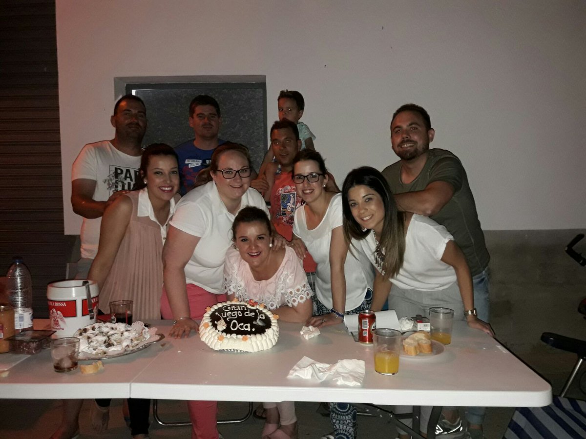 losjonatis's tweet photo. Nuestras #OcaQuedadas se nos estan escapando de las manos ...! Si no fuera por estos ratos en familia @JuegoOca https://t.co/lsWy8oiMzu