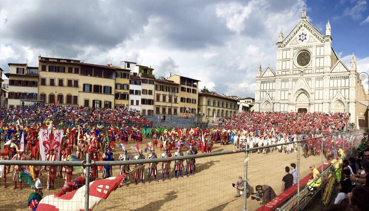 Oggi inizia il #CalcioStorico con Verdi contro Rossi! Potete seguire le dirette su <a href="/rtv38/">RTV38</a> 😉 Viva le belle tradizioni, viva Fiorenza!!