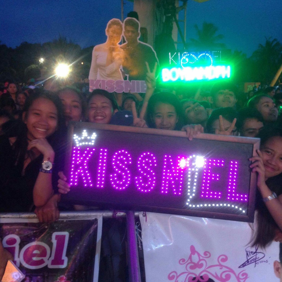 TeamKissNielOFC's tweet photo. Laban lang ng laban mga bes! 

KISSABLES ThankPalmolive
#NINEjaMovesWithNiel https://t.co/SrkwpBy8nS