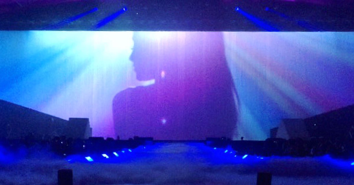 _thatsarthur's tweet image. Amazing @ArianaGrande 🖤#DWTLyon