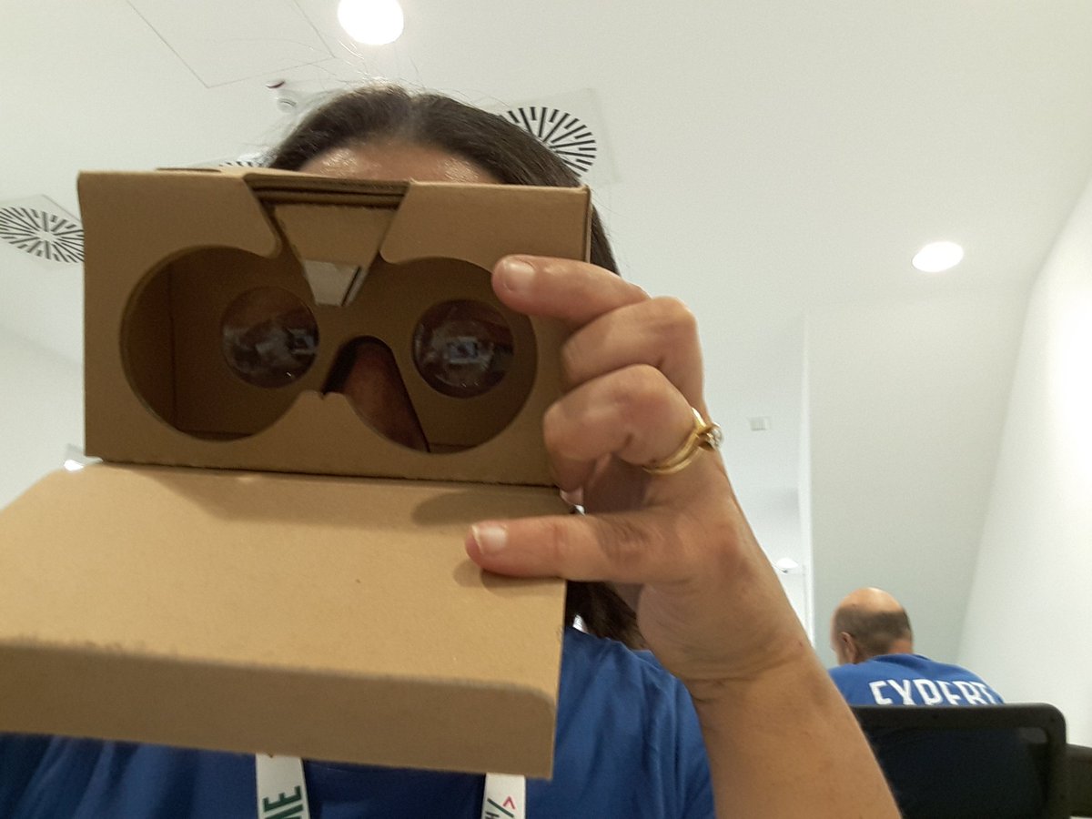 AriannaOrazi's tweet photo. Guardo il.virtuale dentro al reale #internationalhackathon #rome https://t.co/FwtKspt47e