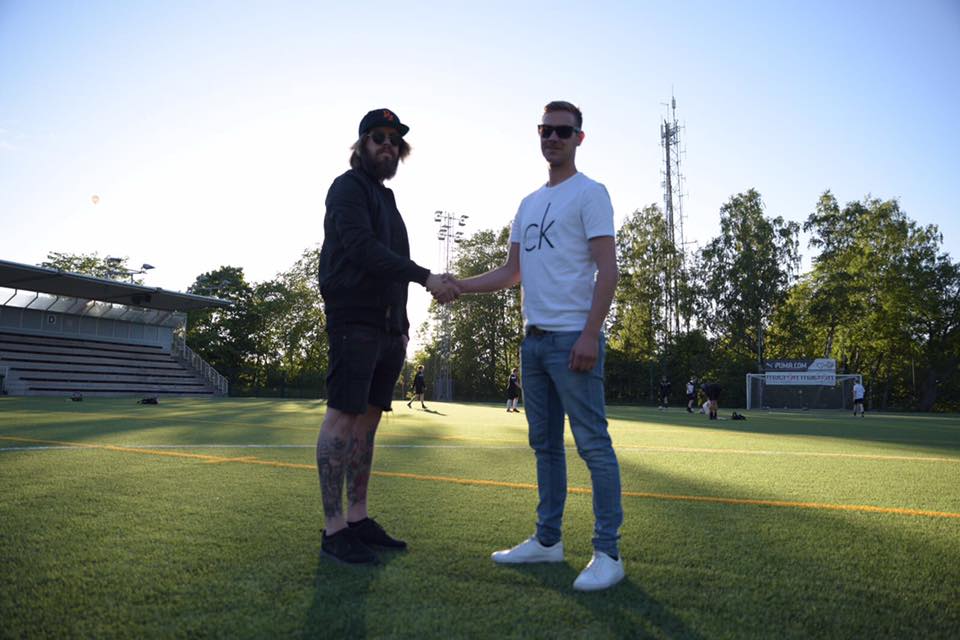 2010 lyötiin kättä päälle ja perustettiin jalkapalloseura. Näin 7v myöhemmin voidaan todeta, että se oli hyvä ratkaisu.

Harri &amp; Juhani <3