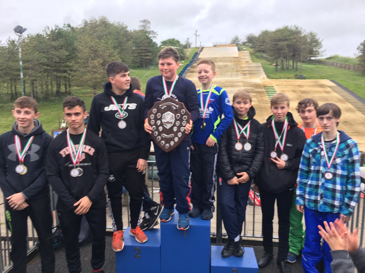 WW Schools Ski Race Secondary School Winners @YGGBM  Team 1. 2nd place @YGGBM  Team 2. 3rd <a href="/dyffrynaman/">Ysgol Dyffryn Aman</a> Da iawn pawb 🏅⛷