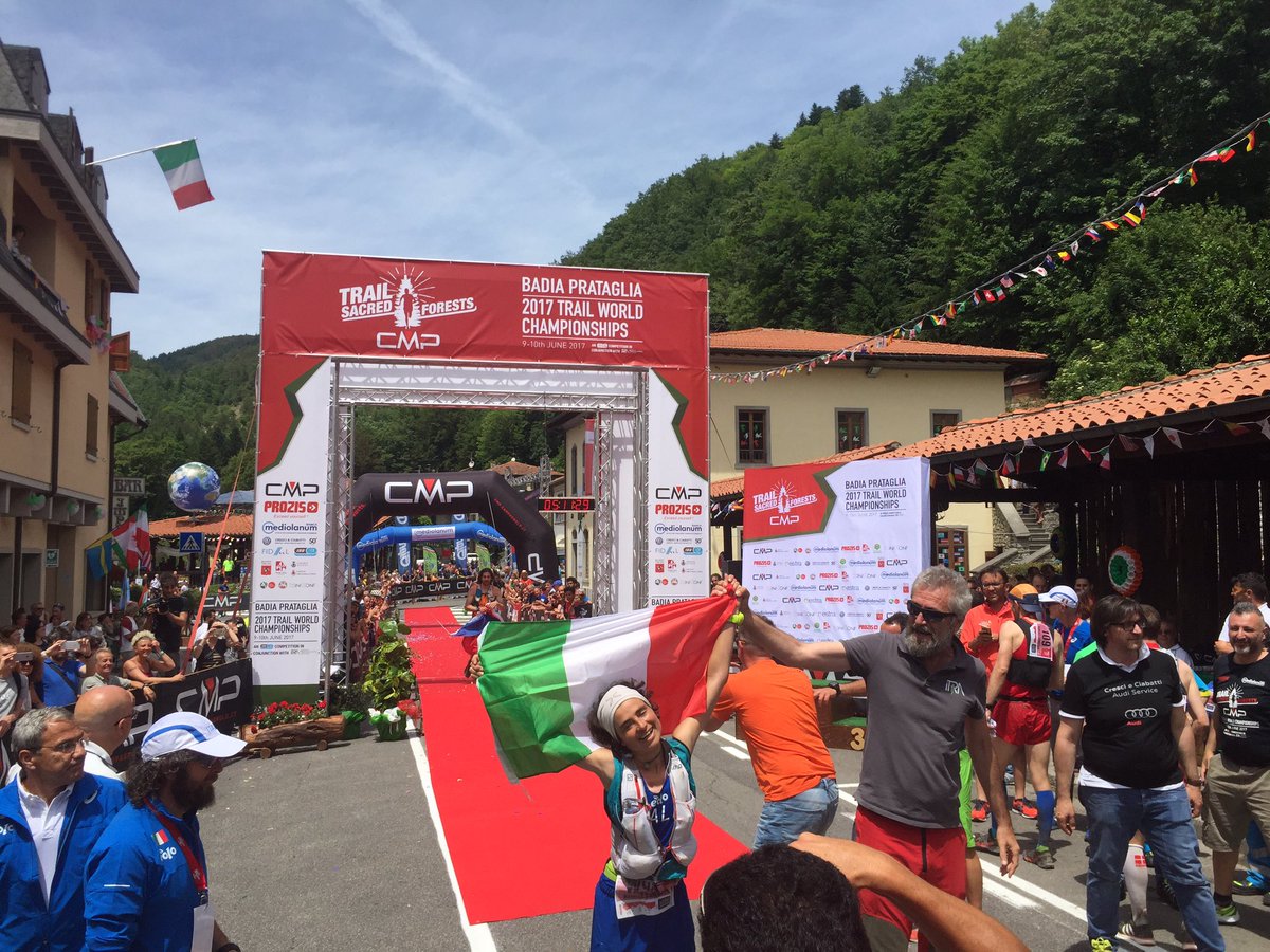 TerritorioTrail's tweet photo. Rampazzo en 3er lugar Podio femenino #TrailWorldChampionships #TrailWC17 https://t.co/iH2tpTSyo1