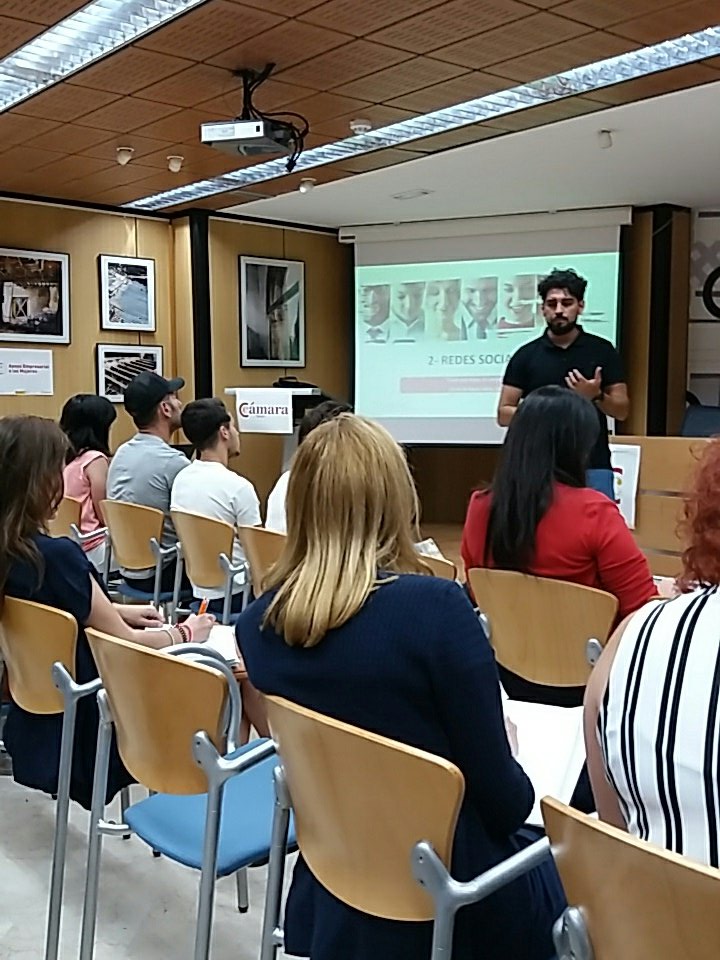 Potencia tu #blog con #fotografías, #infografías y #videos. <a href="/cinacio06/">Cláudio Inácio</a> en #TalaveraDigitalDay.