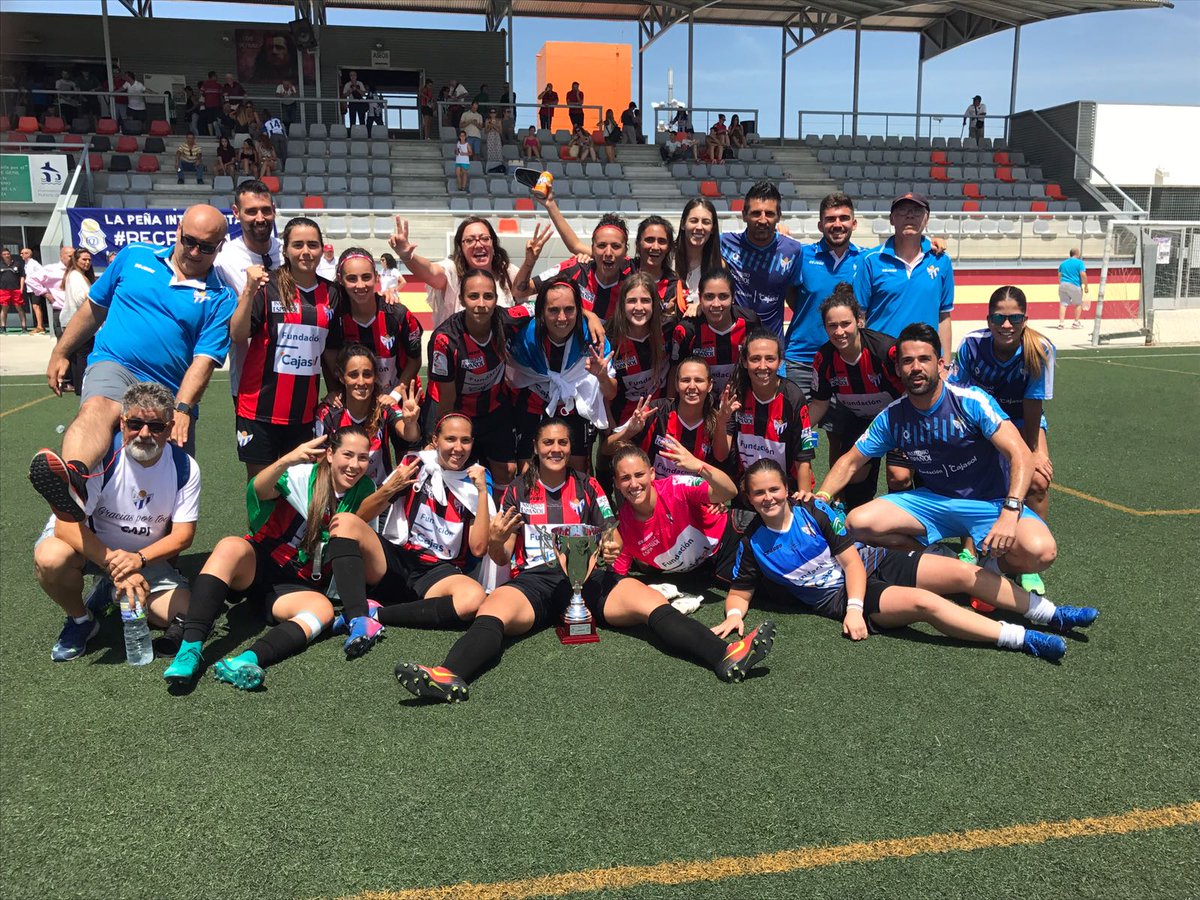 RFAF's tweet photo. 🏆@sportinghuelva gana la #CopaFemSénior al vencer 1-3 a @RealBetisFem 👏Muchas gracias a todos los equipos ❗#CopaAndalucía #JuntasSomosFútbol https://t.co/1e0vVbTw24