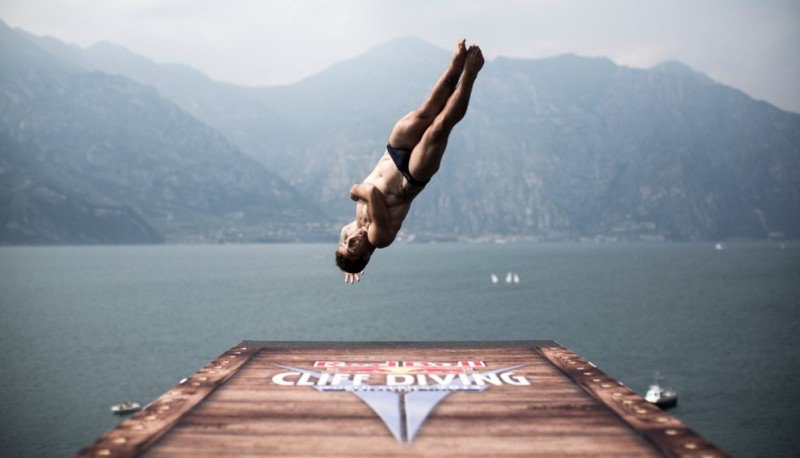 sportmediaset's tweet photo. ⏰13.30 live streaming del tuffo spettacolare di #AlexDeRose, che sancisce la nascita di #Adrenalina @redbullITA
>https://t.co/un5irbYZ6x< https://t.co/TgeoiWYfC1