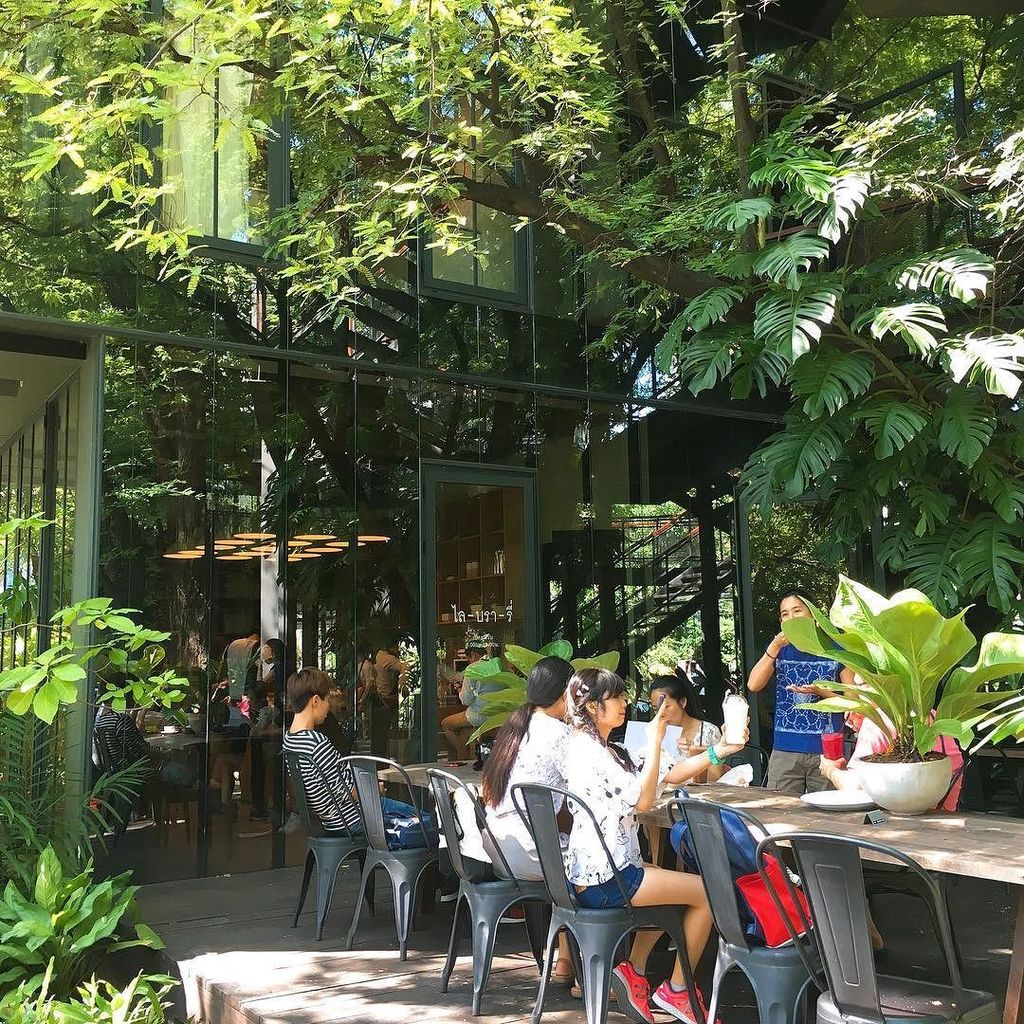 genchisaiyou's tweet photo. #librarycoffeeshop #librarycoffee #タイ #バンコク #bangkok #thailand #Thai #バンコク生活 #バンコクライフ #タイライフ #タイ生活 #バンコク暮らし #バンコ… https://t.co/P7ZSShudAU https://t.co/fklGIX4902