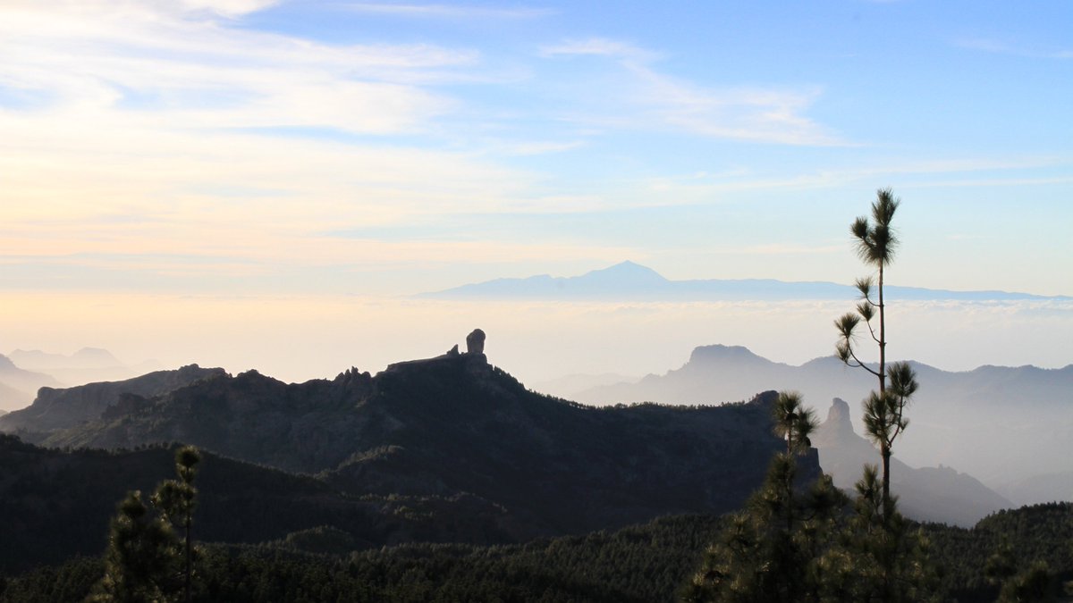 xploringamazing's tweet photo. Layers of the Canary Islands - Roque Nublo and Mount Teide in the distance #GranCanaria #Tenerife #CanaryIslands #exploringamazing https://t.co/V01eNCb2jr