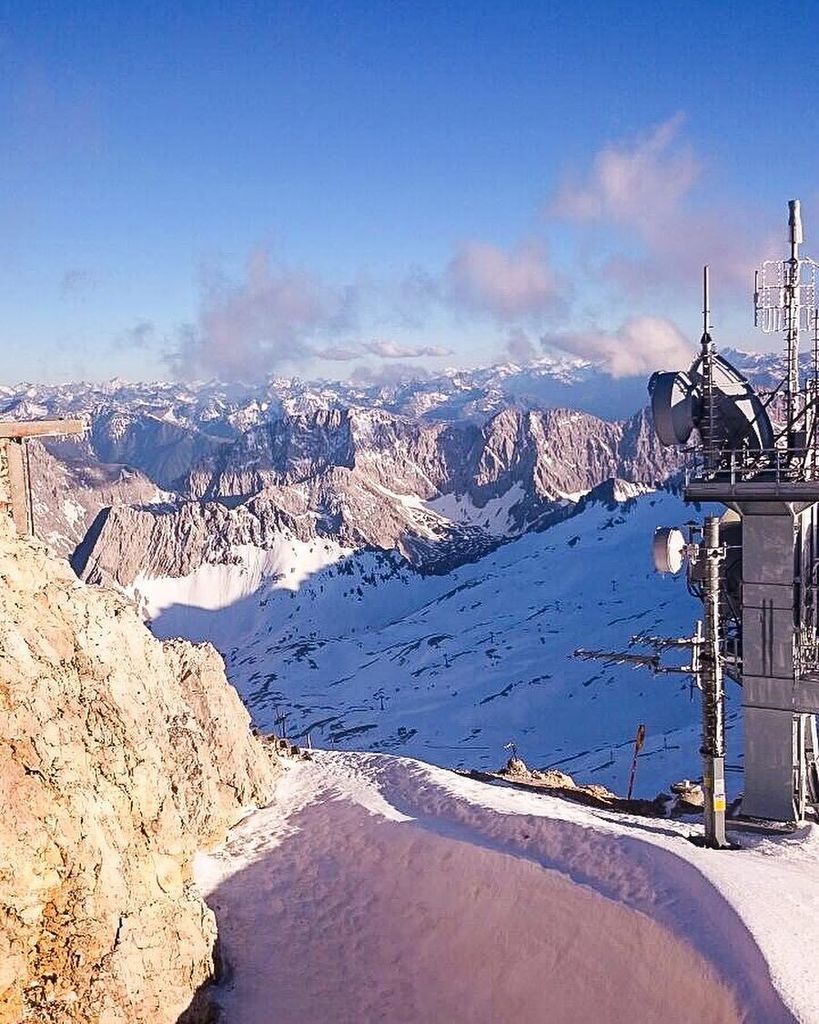 Last week - my first time at #Zugspitze 😍 Soooo amazing! #alps #mountains ift.tt/2sopWeX