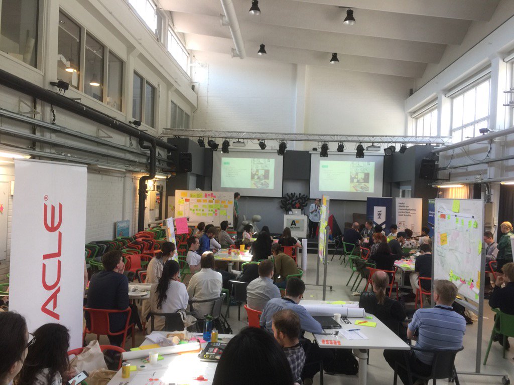 <a href="/leyla_nasib/">Leyla Nasib</a> from <a href="/ElisaOyj/">Elisa</a> on stage &amp; on fire at #Uxhel17