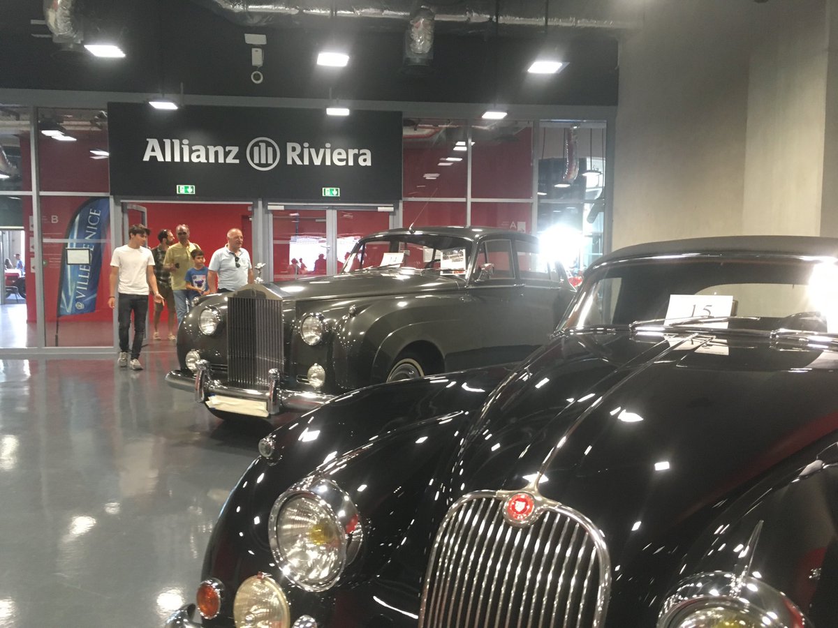 AllianzRiviera's tweet photo. Venez admirer les magnifiques autos du salon #FRCS a l'#AllianzRiviera https://t.co/opEzFYveYR