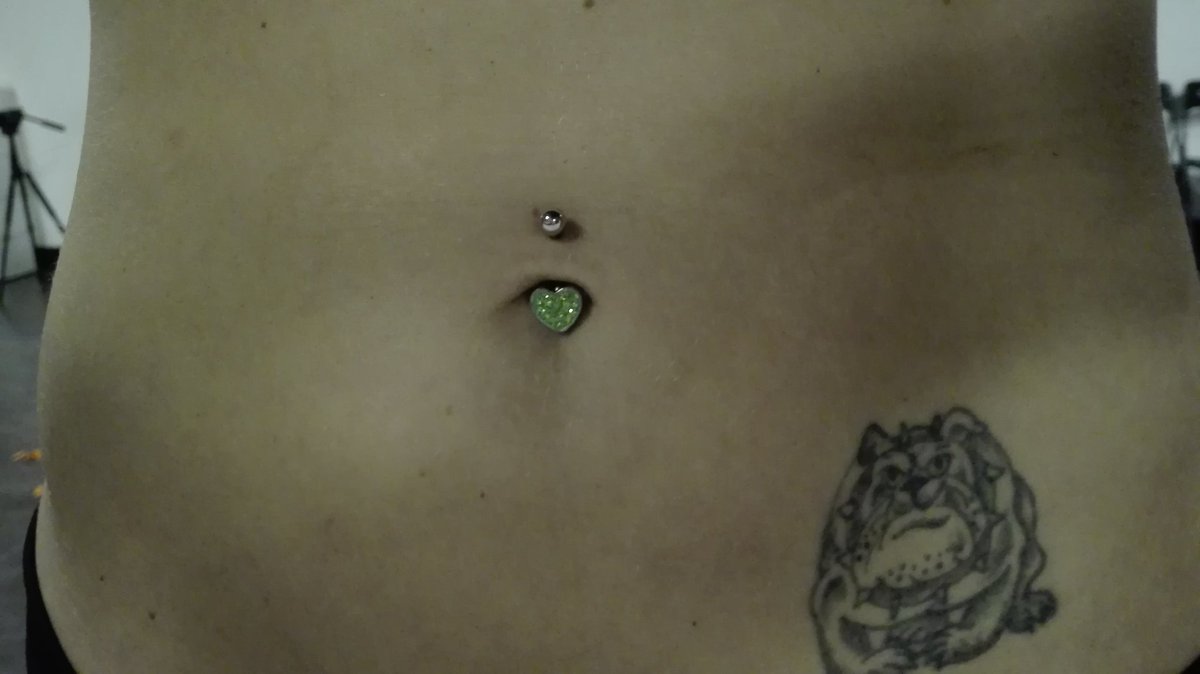 _Maria_Stuart_'s tweet photo. There's a green Heart on my belly,yeey!! Bought at @BoundCon_Munich , to never forget good times :) #piercing #blinging #tatoos #fancyworld https://t.co/b141ALPIAS