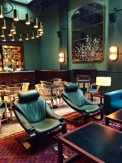 También en Casa Bonay... Los sillones retapizados con el cuero verde más bonito del mundo!! #AntiqueBoutique #vintage #midcentury #furniture