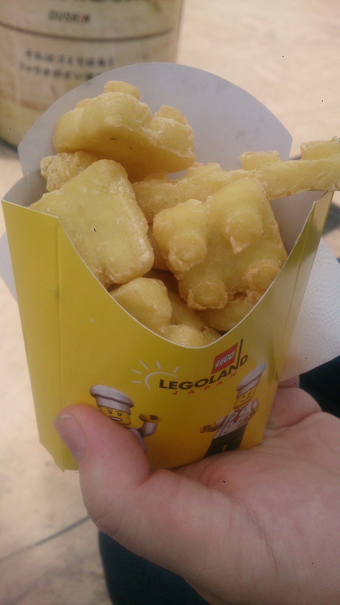 あきちか ネットのクチコミで レゴランドの飯は不味い という前評判いくつか見ましたけど バイキングは薄い生地のピザ美味しいし サラダ種類あったし 売店ポテトも見た目こだわってたり凄く頑張ってたよ 1枚目が00円のバイキング ２枚目がレゴの