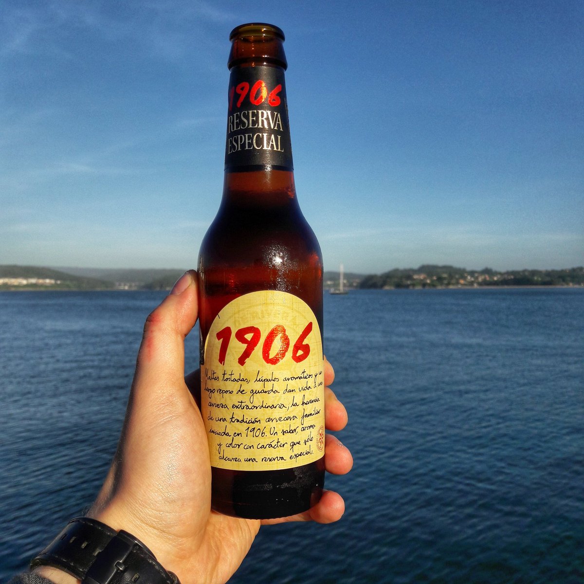 Disfrutando de este sábado con una #1906 de #estrellagalicia bien fría!
#exageradamentebuena