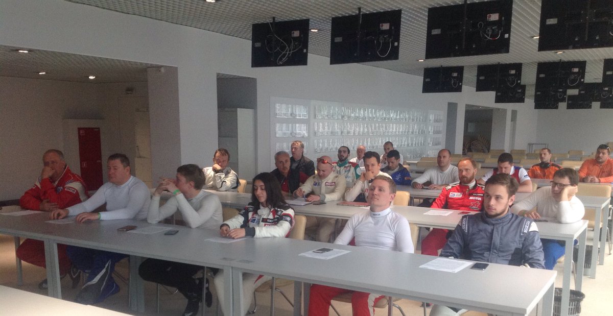 MitjetRussia's tweet photo. Обязательный брифинг РАФ по технике безопастности #mitjet2L #mitjetseriesrussia #MoscowRaceway #2этапКубкаРоссии https://t.co/BPRrf7Yc2Y