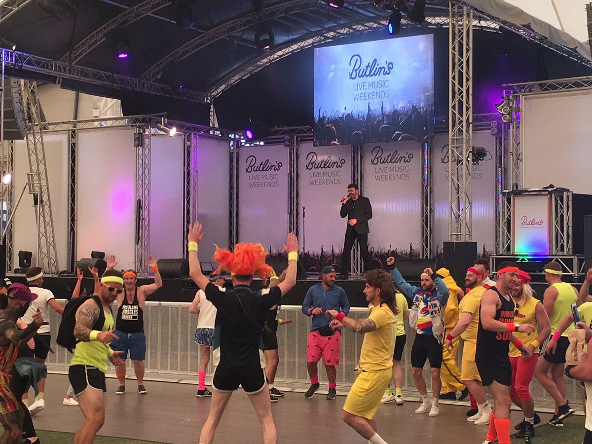 today's office is a big one! #skyline #butlins #minehead <a href="/gmichaeltribute/">Andrew browning</a> is already whipping them up into a #frenzy tough act to follow!