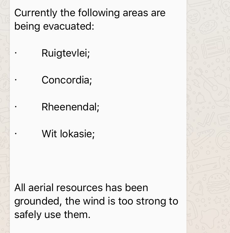 ewnreporter's tweet photo. #KnysnaFire More evacuations now being carried out in Knysna. Authorities say fire has flared up and “burning out of control”. XK https://t.co/FW3Abd3pep