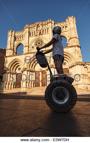SegwayCuenca's tweet image. No sabemos si nos gusta más la espectacular Catedral de Cuenca, o visitarla en #Segway ¿y a tí? @SegwayInc