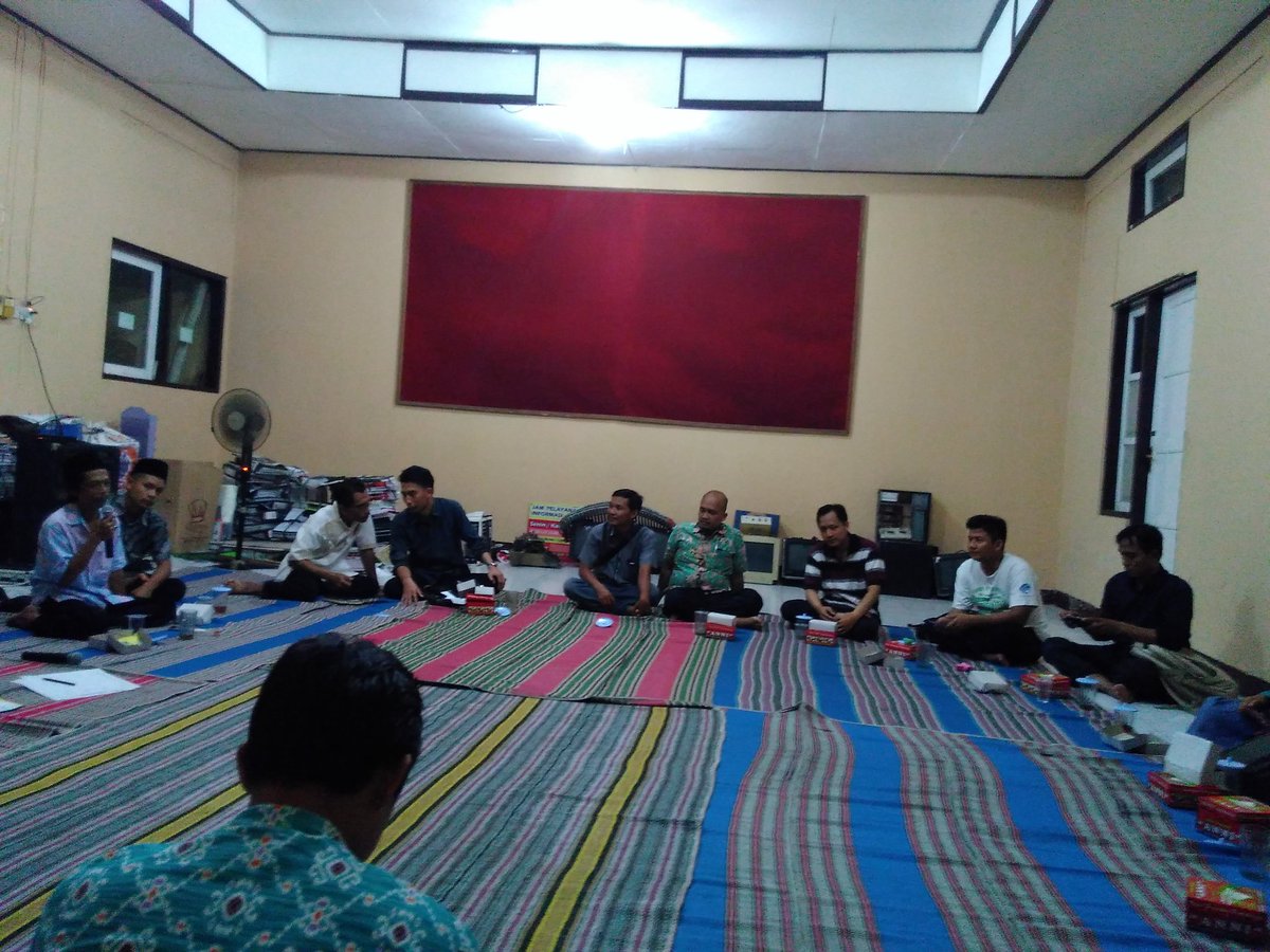 sukadist's tweet photo. Juguran bersama @dinkominfopbg, @rtikpurbalingga, admin website desa Purbalingga, dan Pendamping Desa. #RTIKPurbalingga #websitedesa #desaid https://t.co/FFxjMrx06R