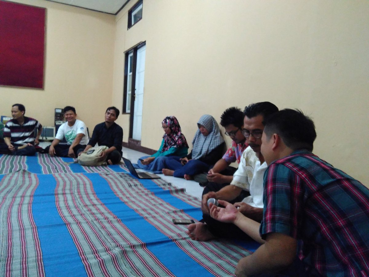 Juguran bersama @dinkominfopbg, <a href="/rtikpurbalingga/">RTIK Purbalingga</a>, admin website desa Purbalingga, dan Pendamping Desa. #RTIKPurbalingga #websitedesa #desaid