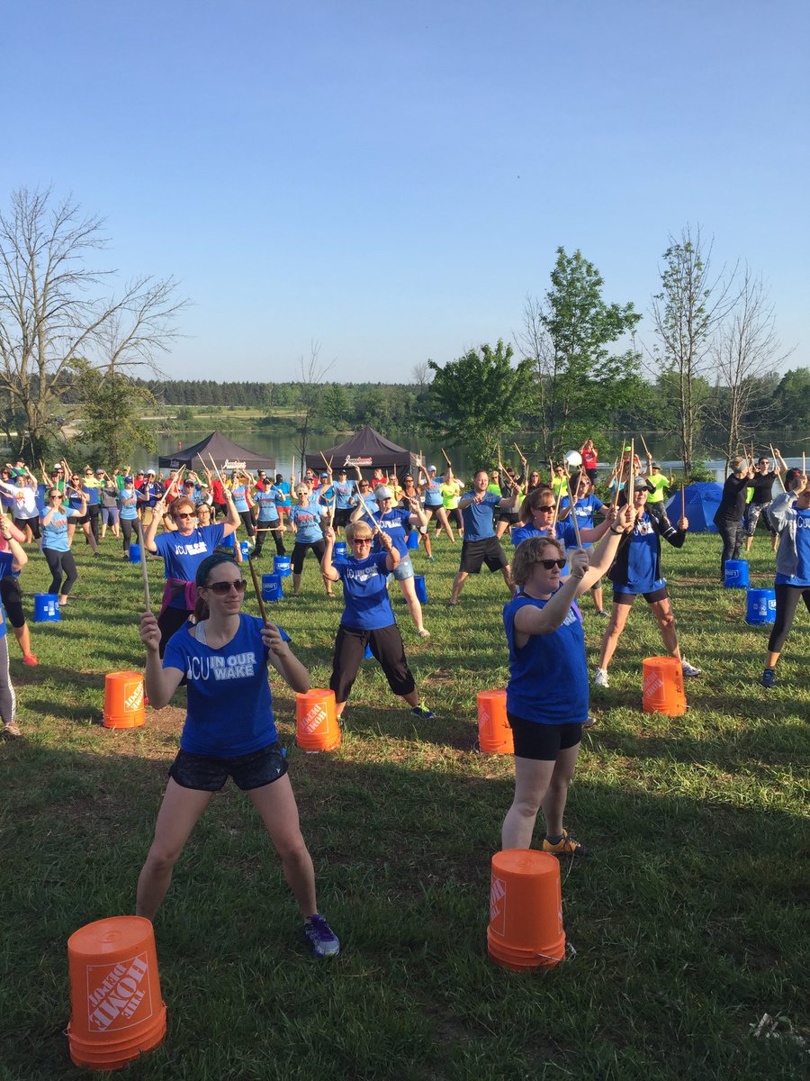 FanshaweDBF's tweet photo. Warm up!! With Rosa @MovatiAthletic #fanshawedragonboatfestival #rowbust loves Movati!! https://t.co/pAd17tO5tx