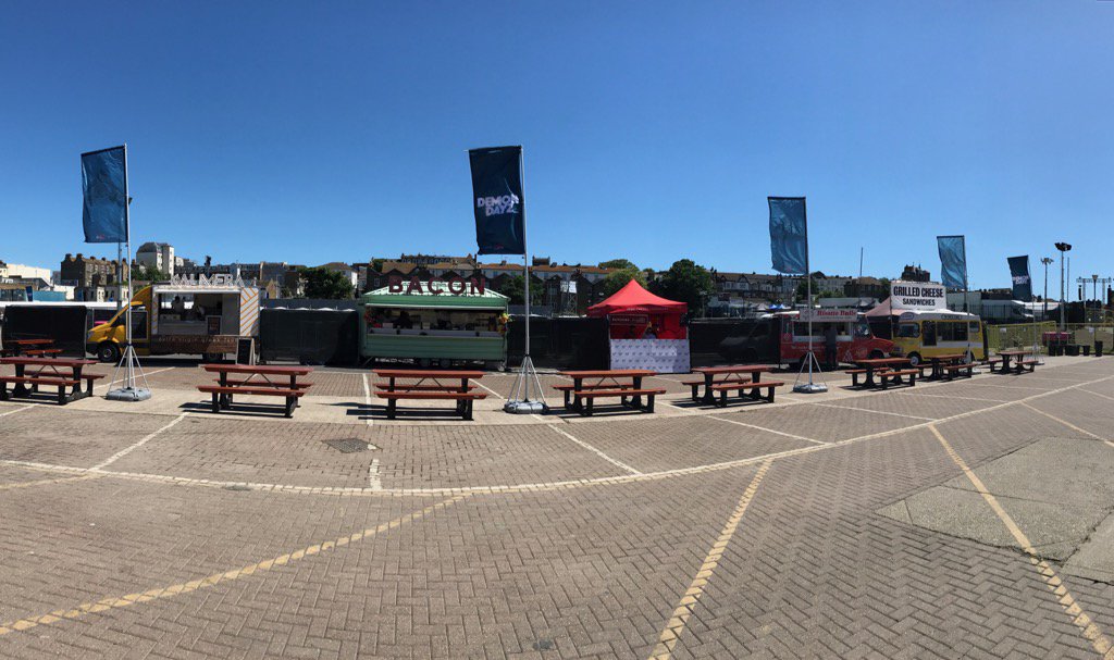 KalimeraLondon's tweet photo. Camden on the sea! Camdenites @Butchies_London &amp; @CheeseTruckLDN next to us. Happy days! 😀 #gorillaz #Margate https://t.co/SluyuFkydK