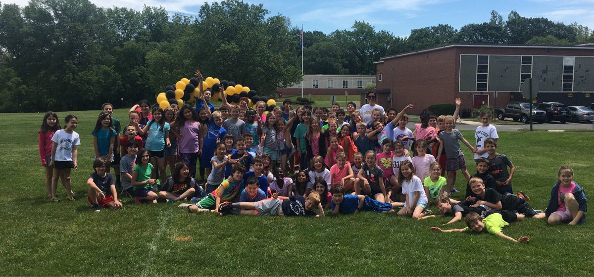 bugbeebees's tweet photo. A few fun shots from the #FunRun Thursday! Thank you for your generosity to support our programs at Bugbee like Seesaw and Brainpop! https://t.co/U6CtwHxggM