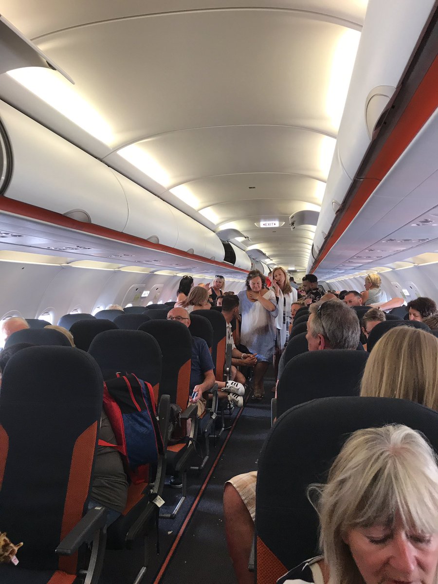 AWilliams_14's tweet photo. @easyJet Been stuck in Spain after 2 cancelled flights and 36 hour delay. We are now stuck on the run way with faulty engine. https://t.co/4ZxZq1trbM