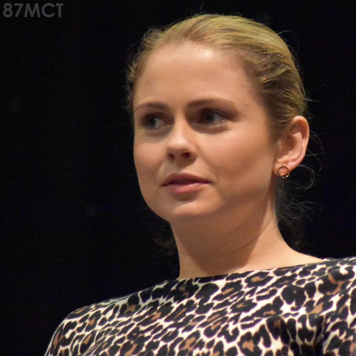 87MCT's tweet photo. 21st May 2017

#RoseMcIver #iZombie #LivMoore #OUAT #Tinkerbell #COH3 #TFZ #Telford #Convention https://t.co/nZPhqSTyDF