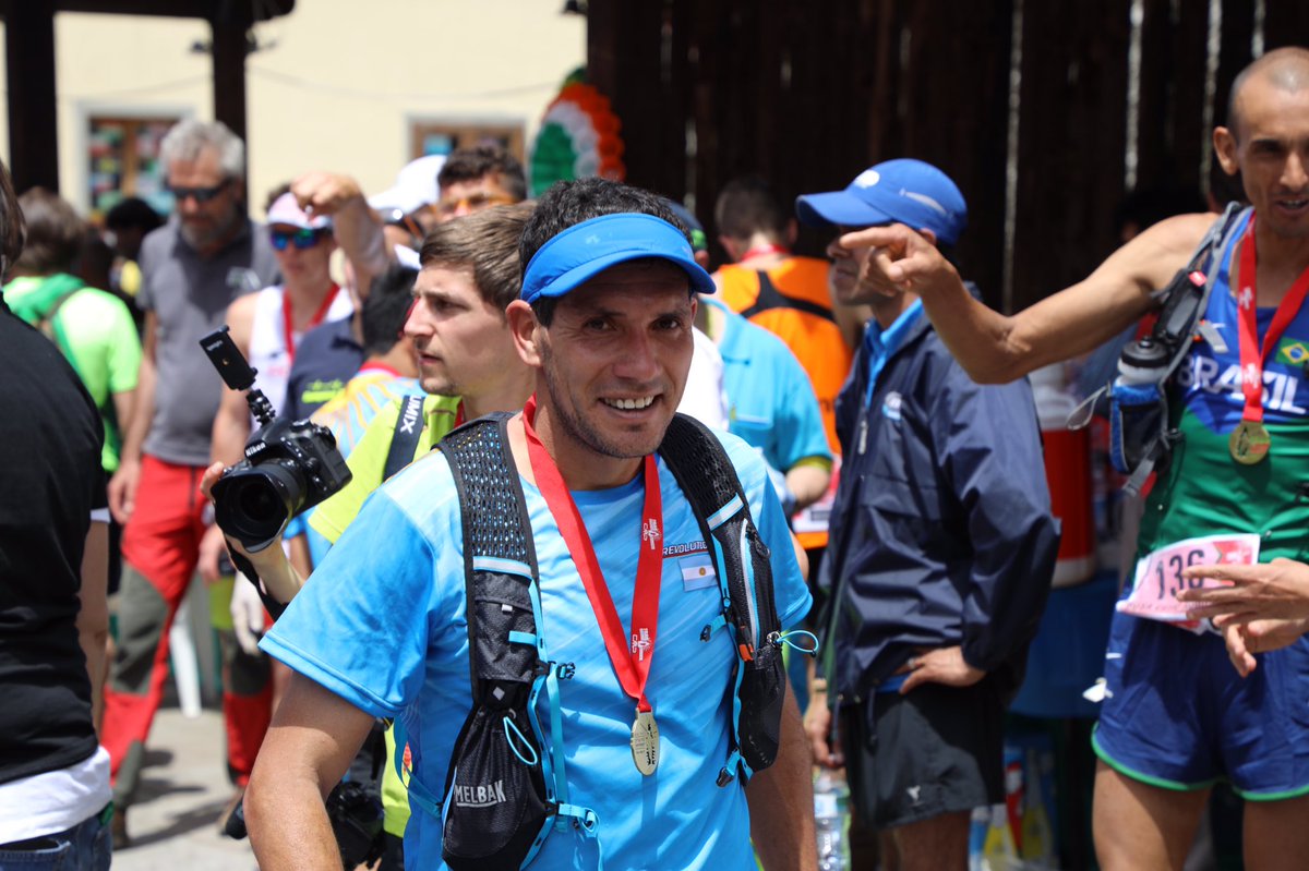 iRunFar's tweet photo. Y todos de los boludos del equipo de Argentina. https://t.co/Zn9c9kmEjj
