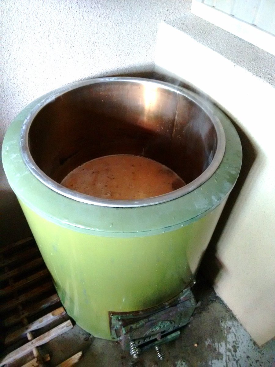 Tunti mäskätty, lämpötila 25 astetta. Outo resepti on outo. #juhannussahti