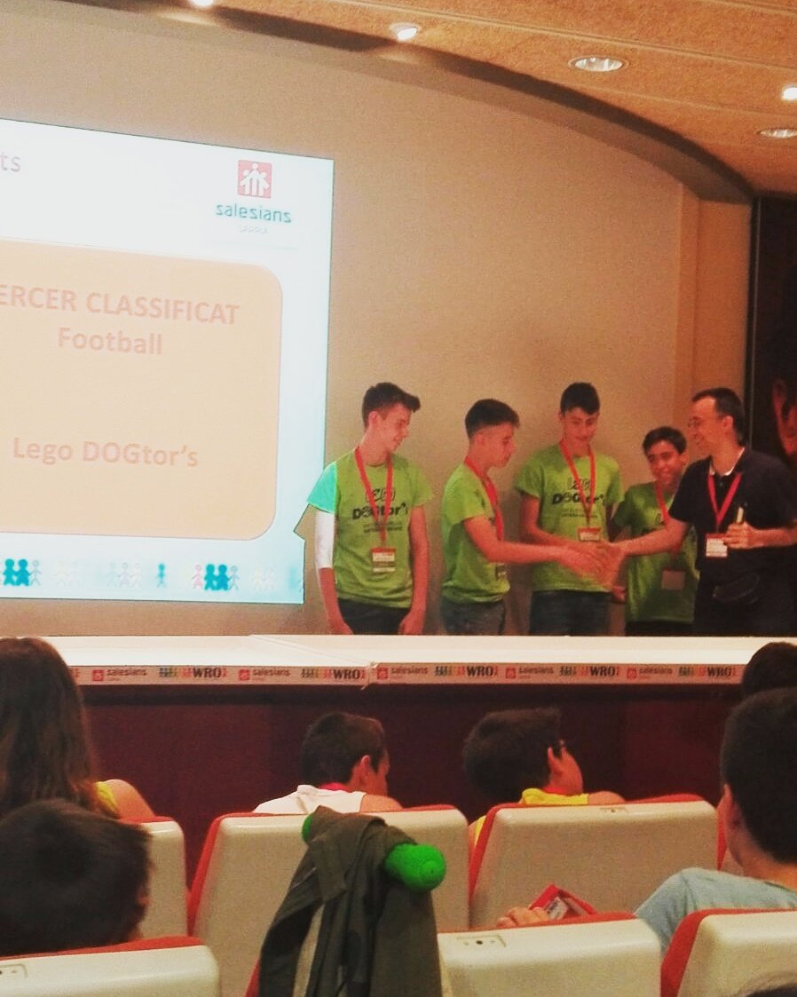 Els <a href="/FLLAdsRobot/">Artesa₂O</a> tercers classificats a la #WROBarcelona2017.Enhorabona, equip! #bojosperlarobòtica #feinaambrecompensa #aprenemiensdivertim