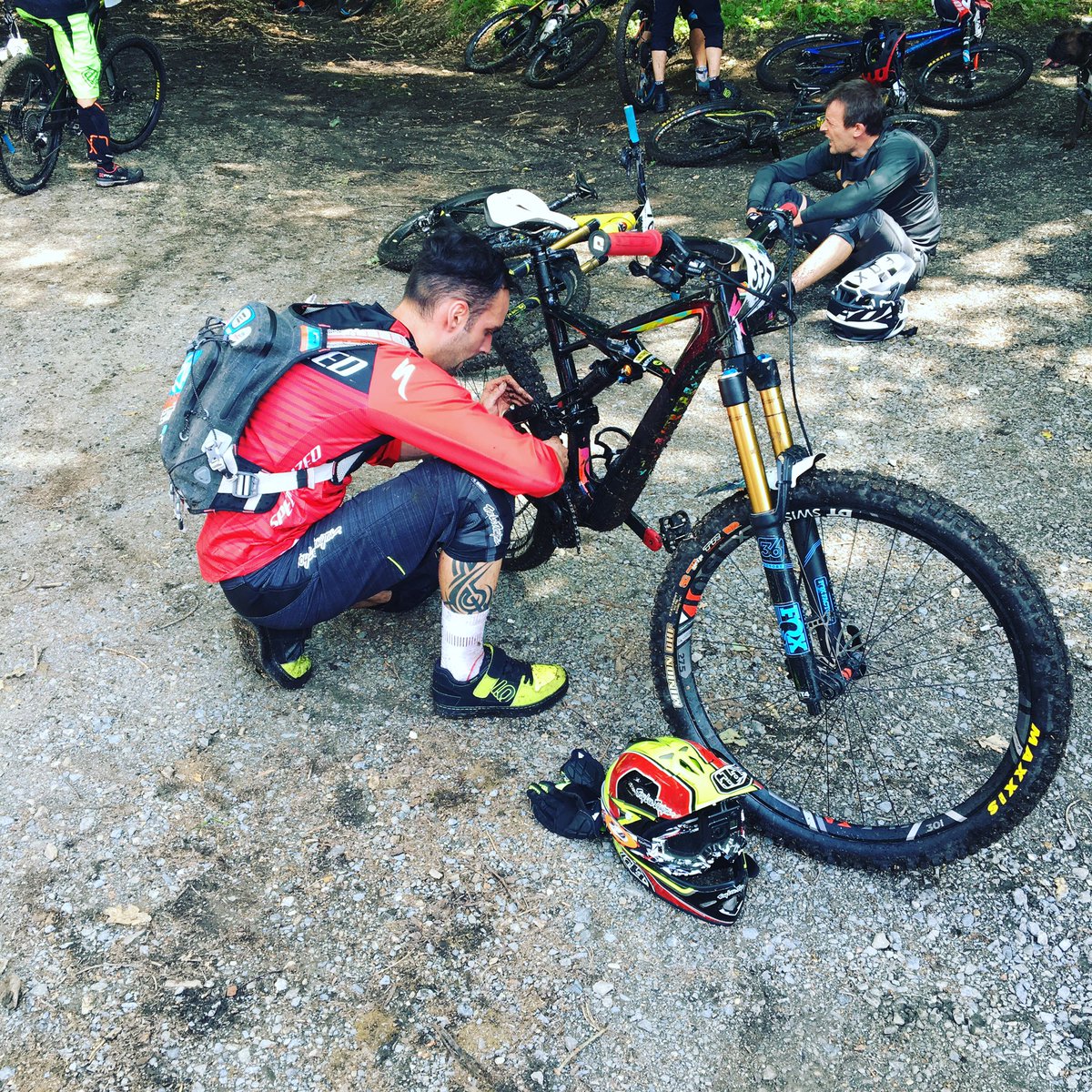 SemoyVTT's tweet photo. #EDLS17 - #LIVE - Beaucoup de soucis mécanique sur cette première spéciale... les vélos sont malmenés dans les roches de La Lyre !! https://t.co/HiFAeJjNeF
