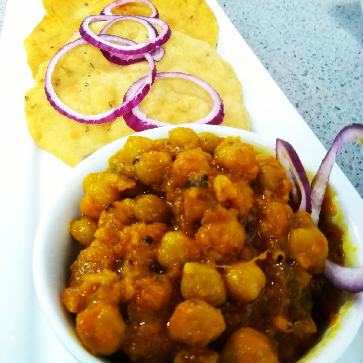 WolvesBarfia's tweet photo. #lunch #sholay #bhatura https://t.co/vaTmgo2mAM