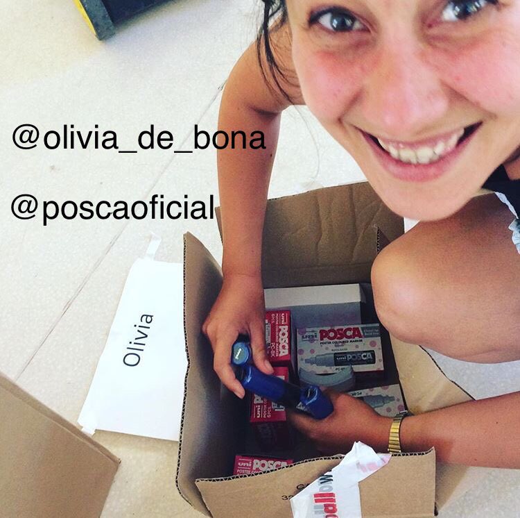 maisonrg2017's tweet photo. @oliviadebona elle aussi découvre ses cadeaux ! Collab avec @POSCA_Coloring pour la #mrg #maisonregeneration #regenerer #lcd2017 #coloc https://t.co/i2Gfr19cDn