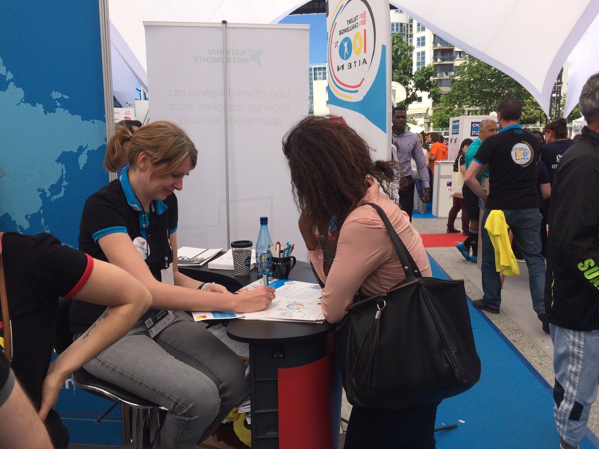 Alten_france's tweet photo. Les #rencontres avec les #étudiants continuent au stand ALTEN ! #Welcome #100pour100 #recrutement https://t.co/s6QA6DaWe9