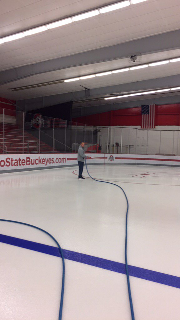 Midamericarinks's tweet photo. This weeks project @JetIceHockey @GreatZambino1 #icepainting #icebuilding https://t.co/r2cPeYJxjr